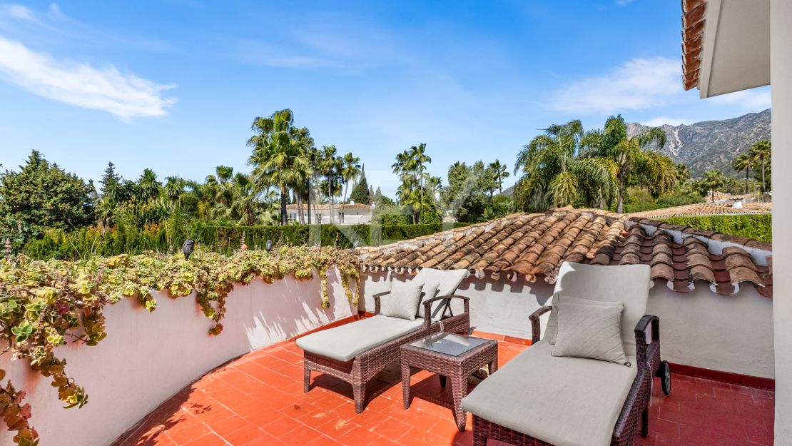 Элегантная вилла с шестью спальнями в Рочио де Нагуэлес, Золотая Миля Марбельи