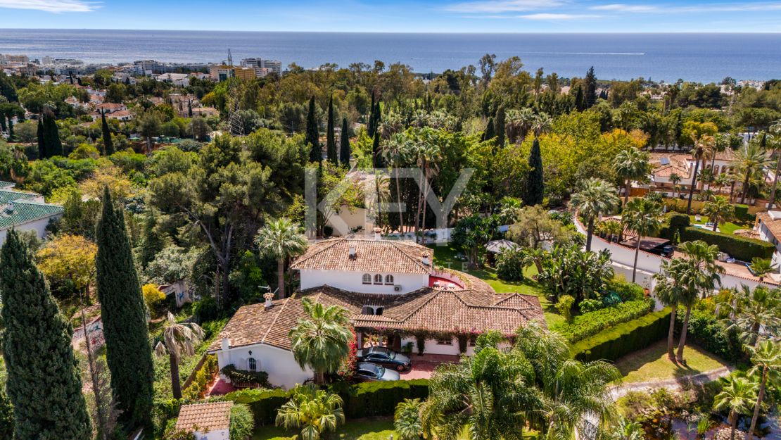 Элегантная вилла с шестью спальнями в Рочио де Нагуэлес, Золотая Миля Марбельи