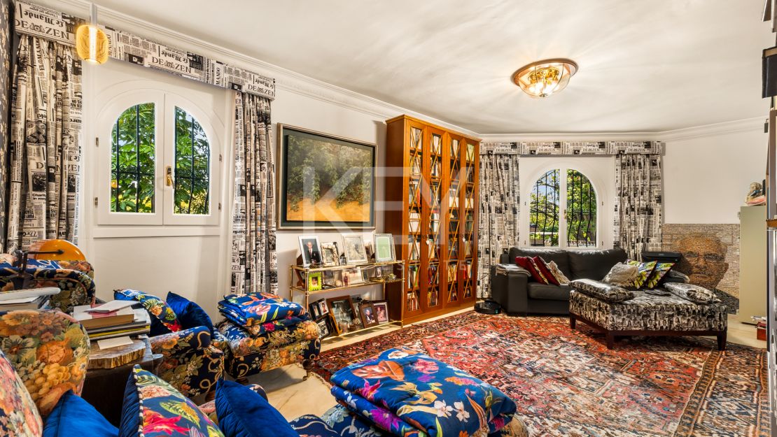 Элегантная вилла с шестью спальнями в Рочио де Нагуэлес, Золотая Миля Марбельи