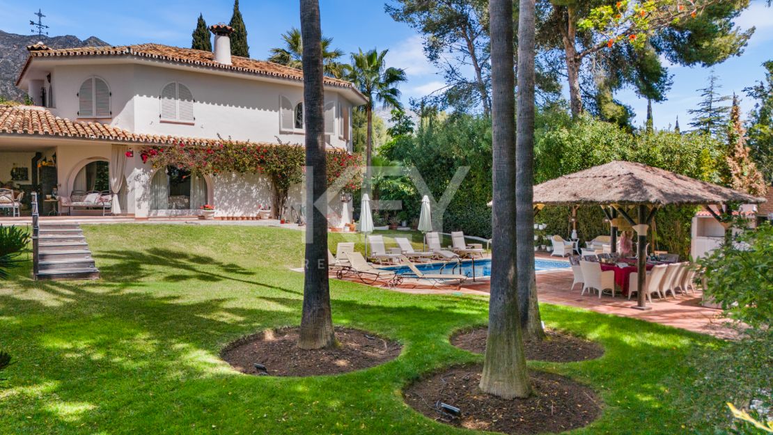 Элегантная вилла с шестью спальнями в Рочио де Нагуэлес, Золотая Миля Марбельи