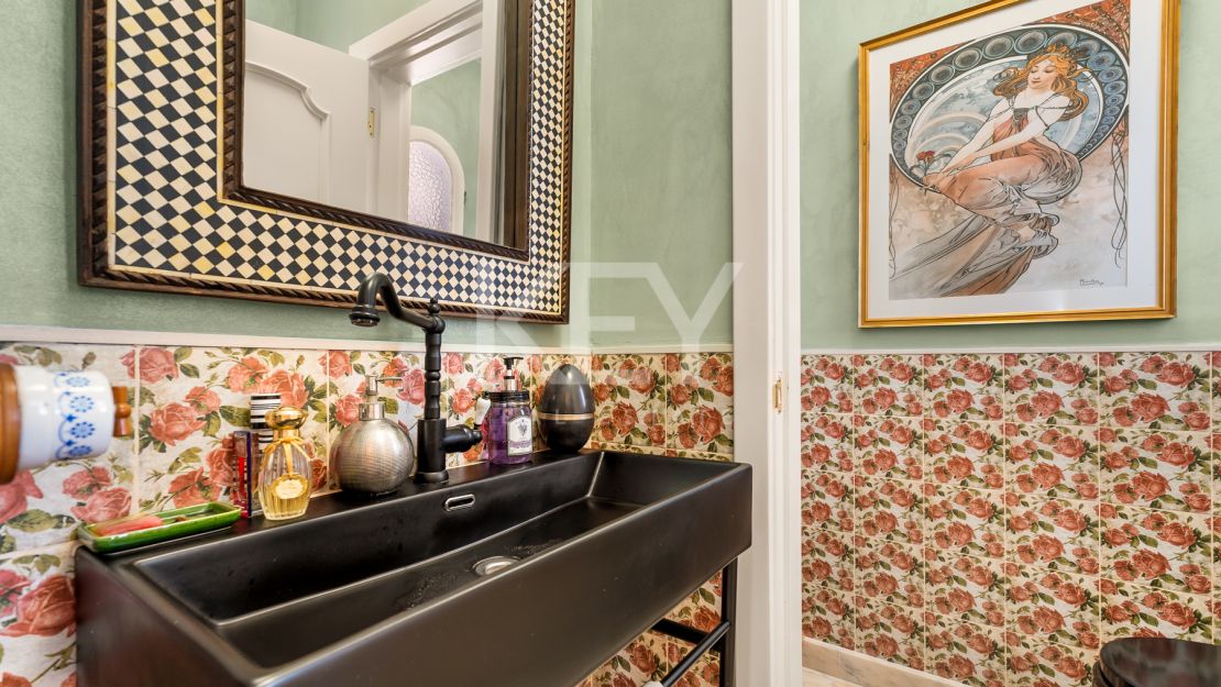 Элегантная вилла с шестью спальнями в Рочио де Нагуэлес, Золотая Миля Марбельи