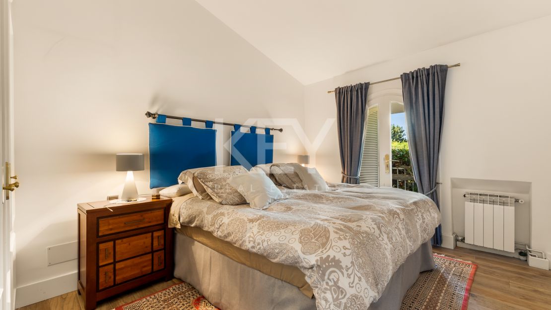 Элегантная вилла с шестью спальнями в Рочио де Нагуэлес, Золотая Миля Марбельи