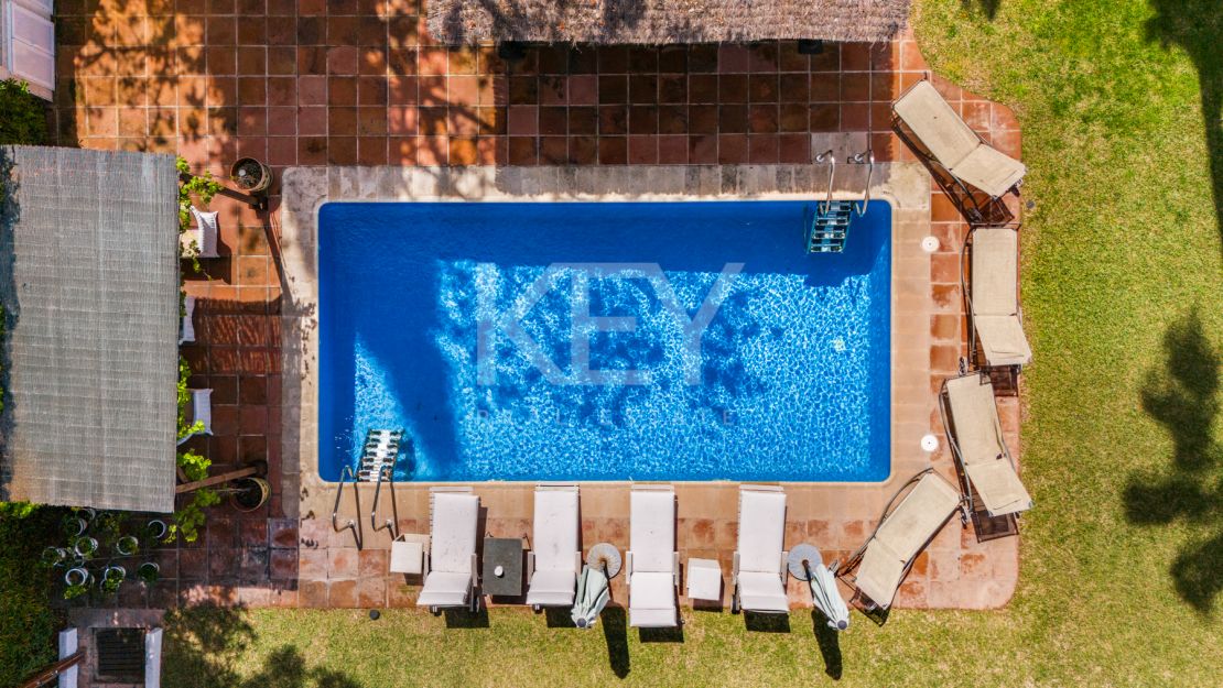 Элегантная вилла с шестью спальнями в Рочио де Нагуэлес, Золотая Миля Марбельи