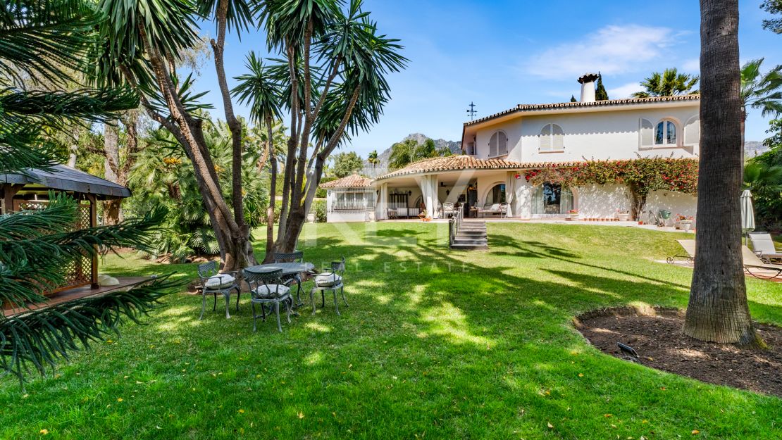 Элегантная вилла с шестью спальнями в Рочио де Нагуэлес, Золотая Миля Марбельи