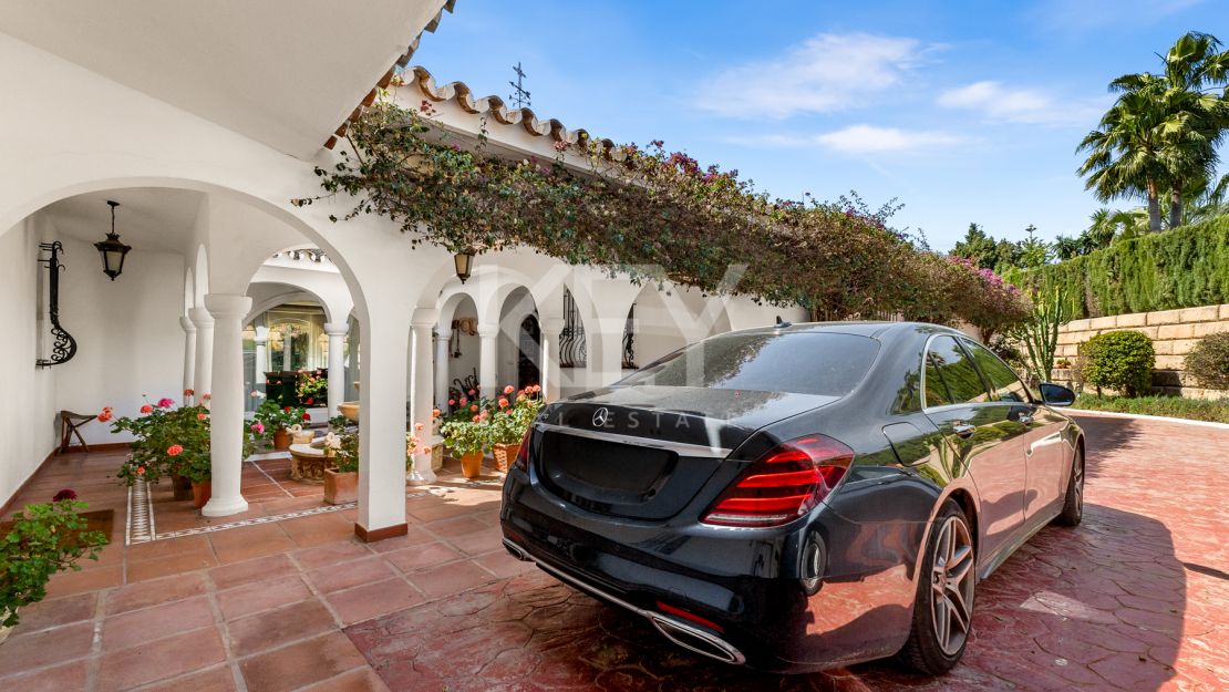 Элегантная вилла с шестью спальнями в Рочио де Нагуэлес, Золотая Миля Марбельи