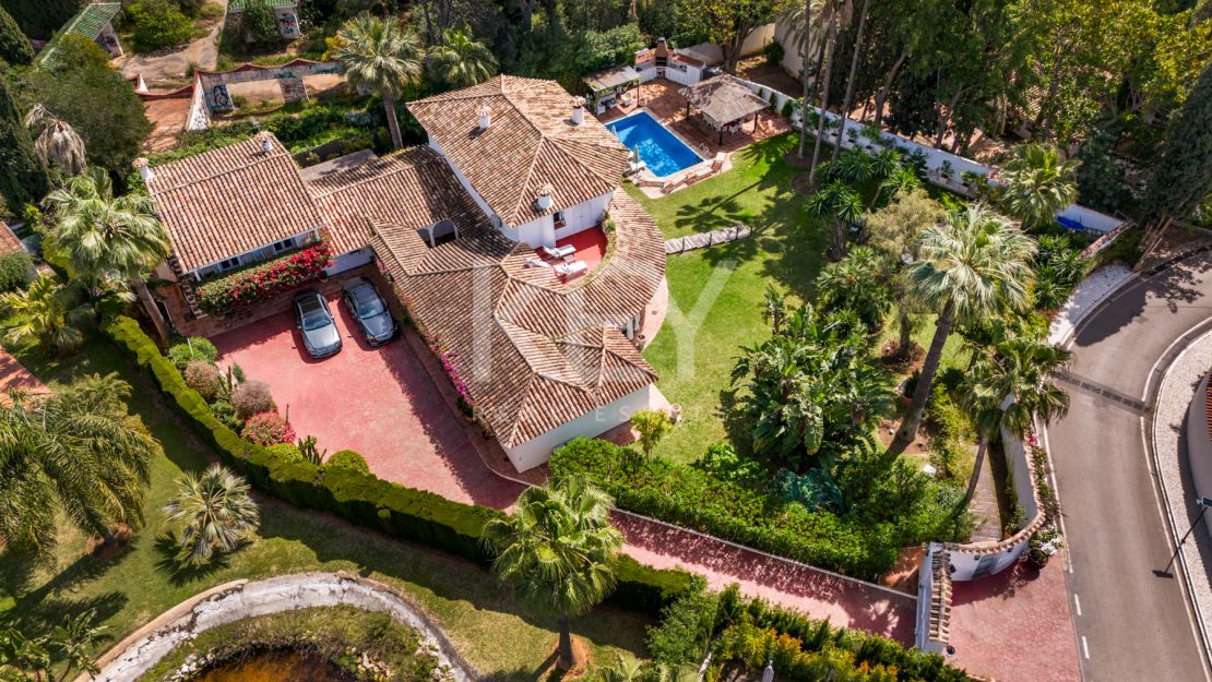 Элегантная вилла с шестью спальнями в Рочио де Нагуэлес, Золотая Миля Марбельи