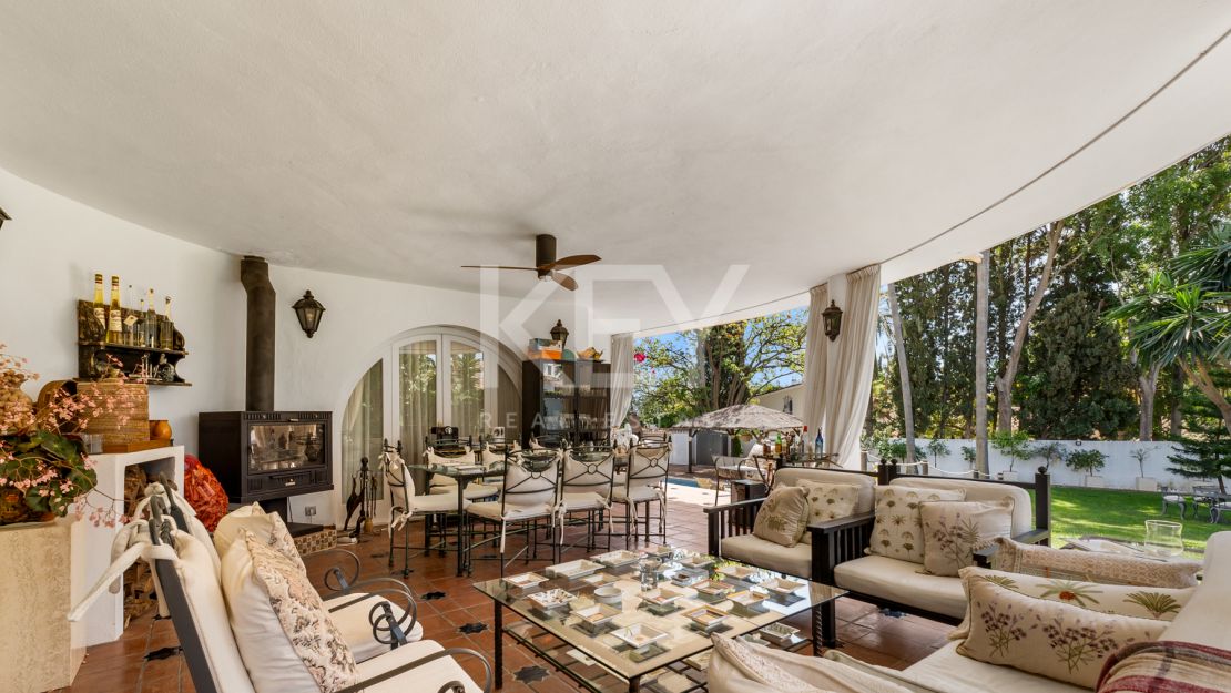 Элегантная вилла с шестью спальнями в Рочио де Нагуэлес, Золотая Миля Марбельи