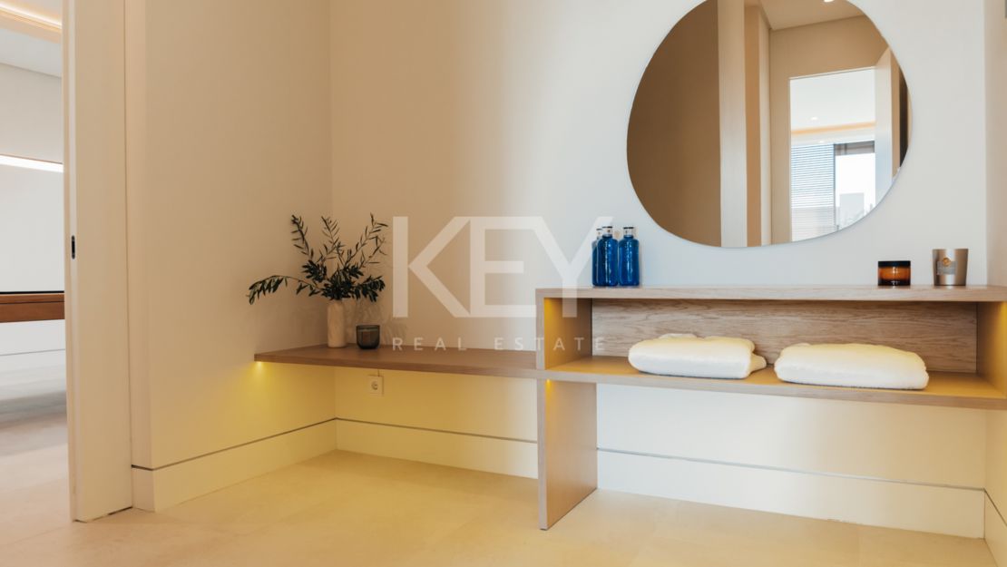 Исключительная современная вилла с панорамным видом на море в Ла Кинта, Бенахавис