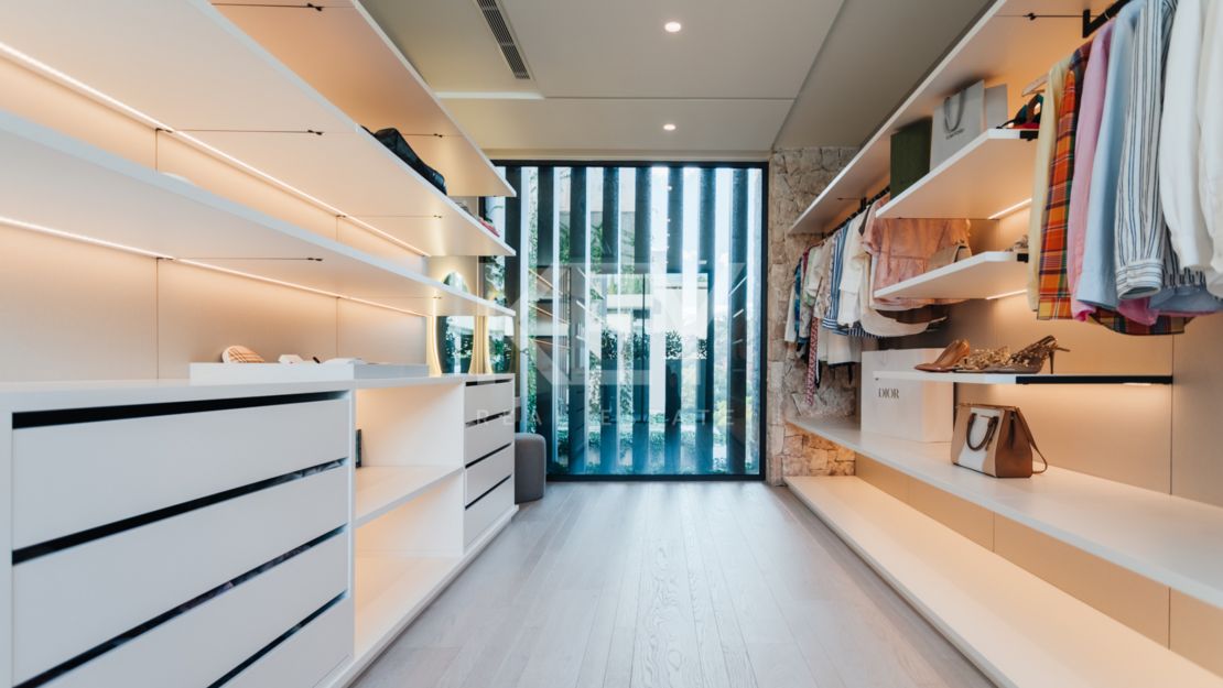 Исключительная современная вилла с панорамным видом на море в Ла Кинта, Бенахавис