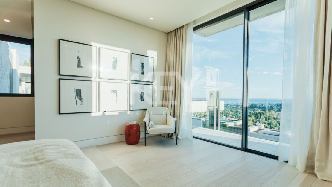 Исключительная современная вилла с панорамным видом на море в Ла Кинта, Бенахавис