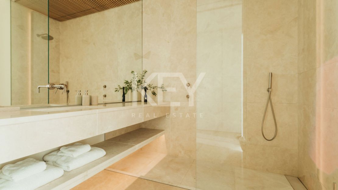 Исключительная современная вилла с панорамным видом на море в Ла Кинта, Бенахавис