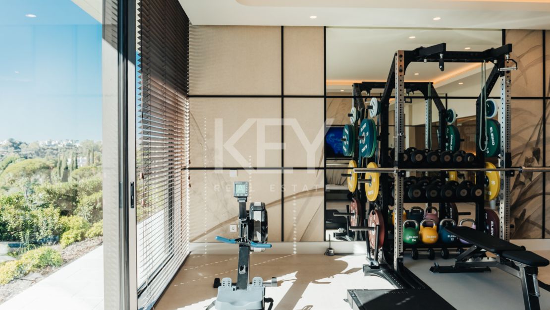 Исключительная современная вилла с панорамным видом на море в Ла Кинта, Бенахавис