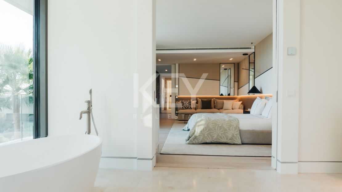 Исключительная современная вилла с панорамным видом на море в Ла Кинта, Бенахавис