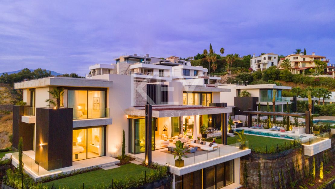 Excepcional villa moderna con vistas panorámicas al mar en La Quinta, Benahavís