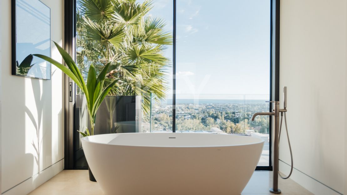 Исключительная современная вилла с панорамным видом на море в Ла Кинта, Бенахавис