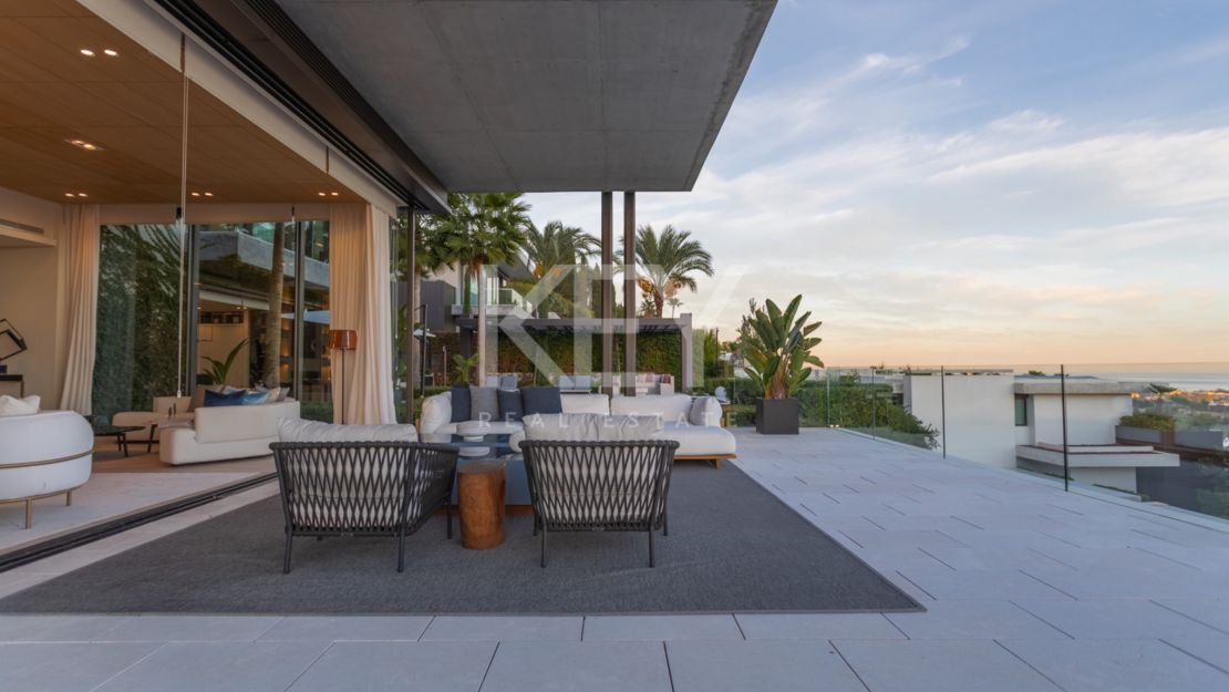 Исключительная современная вилла с панорамным видом на море в Ла Кинта, Бенахавис