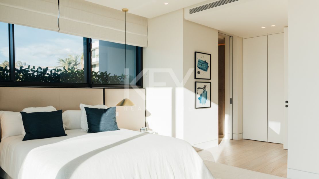 Исключительная современная вилла с панорамным видом на море в Ла Кинта, Бенахавис