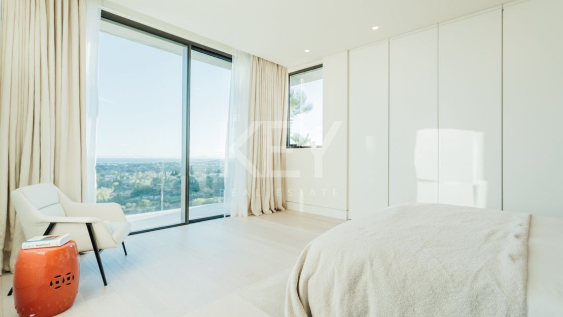 Исключительная современная вилла с панорамным видом на море в Ла Кинта, Бенахавис