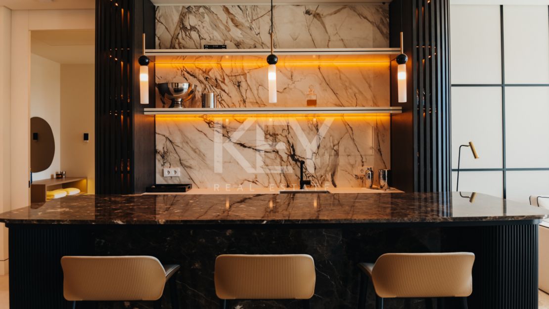 Исключительная современная вилла с панорамным видом на море в Ла Кинта, Бенахавис