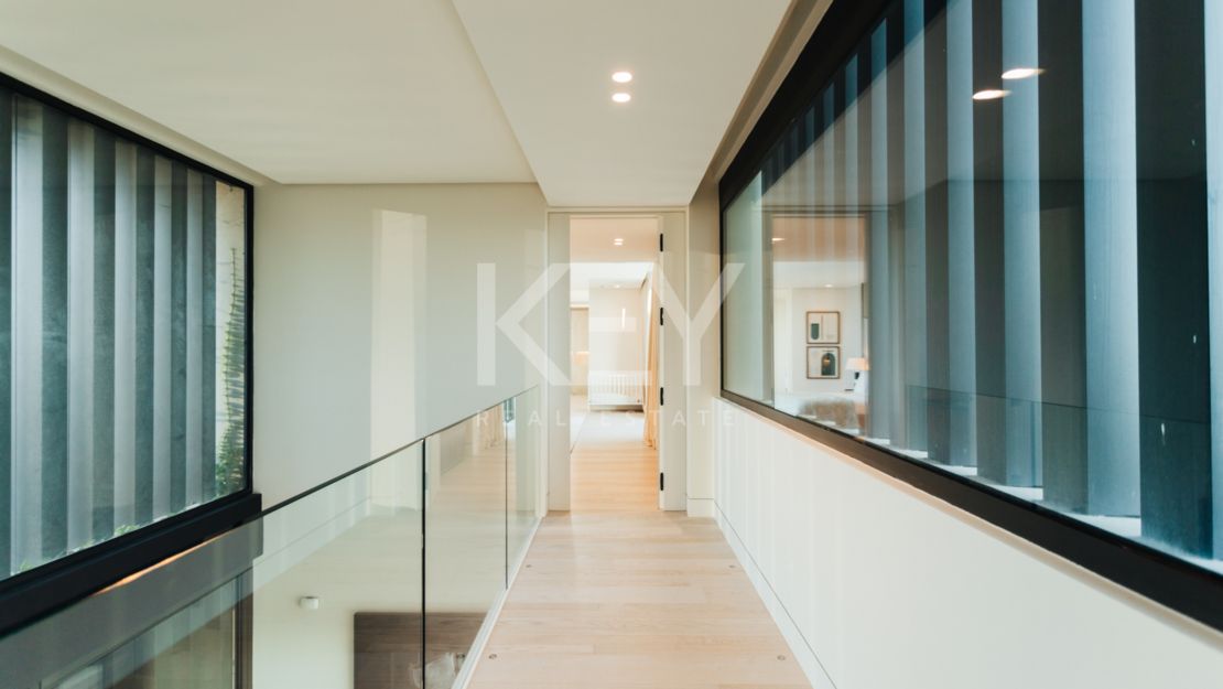 Исключительная современная вилла с панорамным видом на море в Ла Кинта, Бенахавис