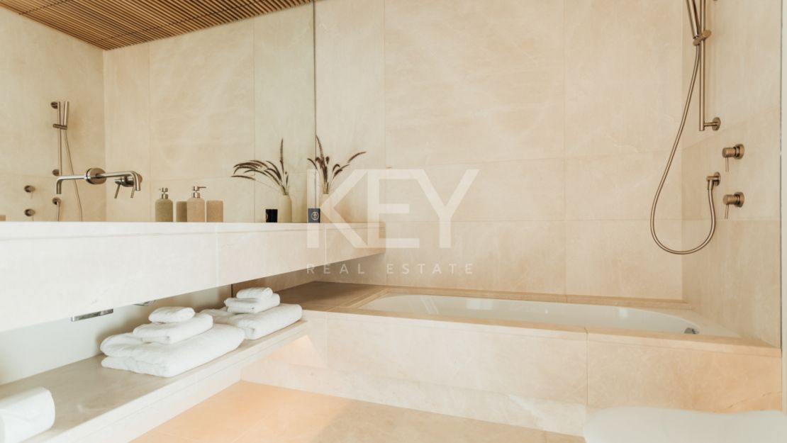 Исключительная современная вилла с панорамным видом на море в Ла Кинта, Бенахавис