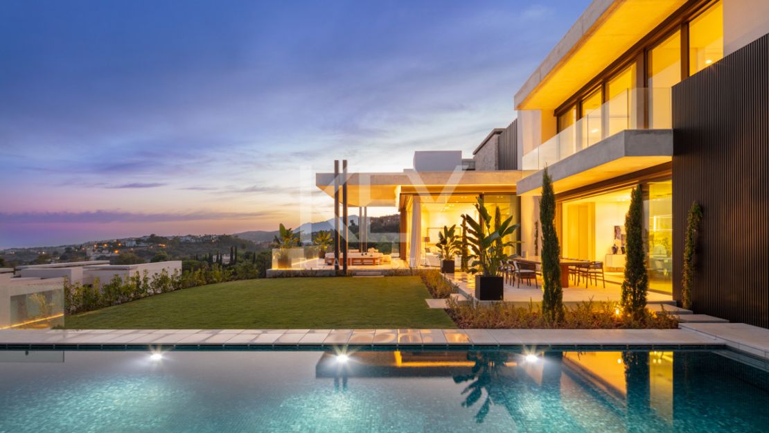 Excepcional villa moderna con vistas panorámicas al mar en La Quinta, Benahavís