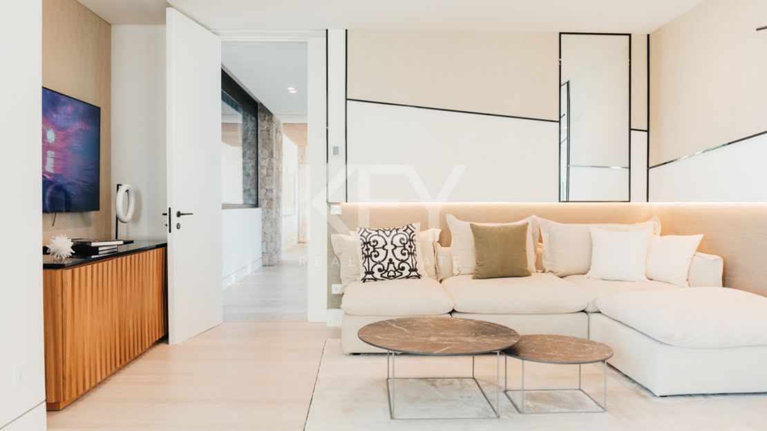 Исключительная современная вилла с панорамным видом на море в Ла Кинта, Бенахавис