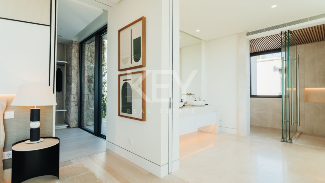 Исключительная современная вилла с панорамным видом на море в Ла Кинта, Бенахавис