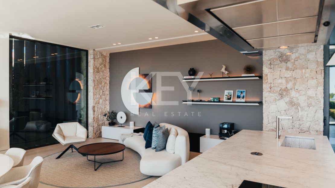 Исключительная современная вилла с панорамным видом на море в Ла Кинта, Бенахавис