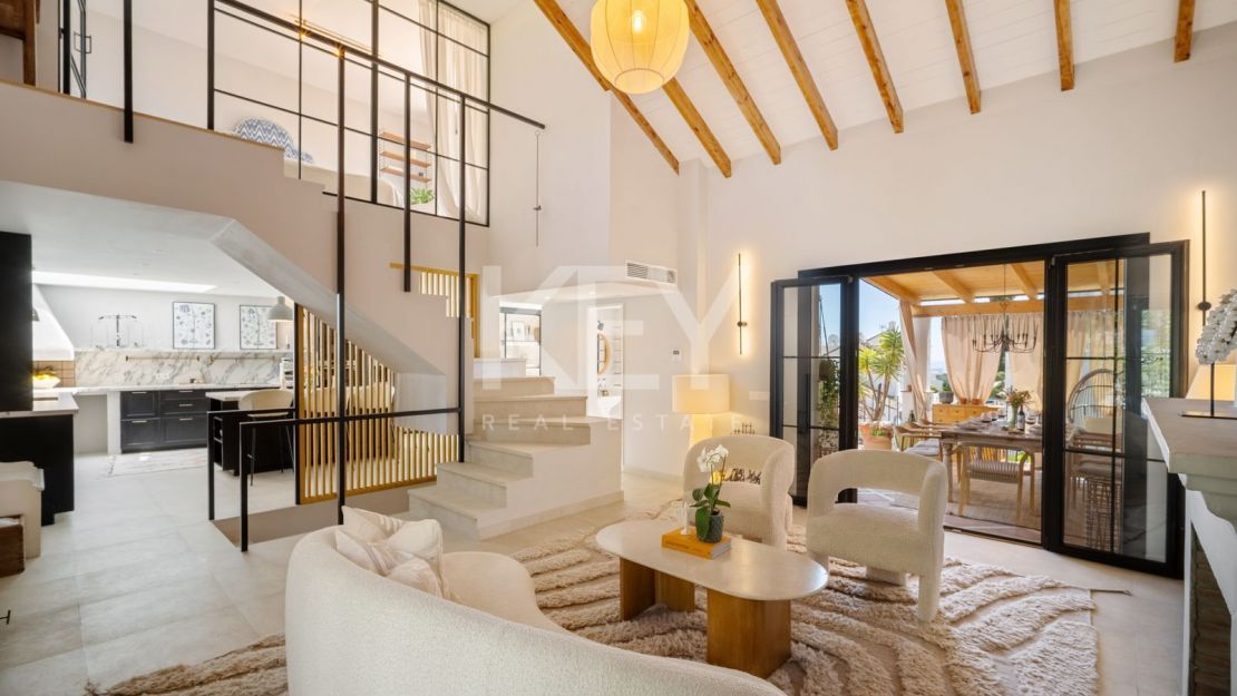 Стильный таунхаус с 4 спальнями — андалусская душа и нордическая элегантность на Золотой Миле Марбельи