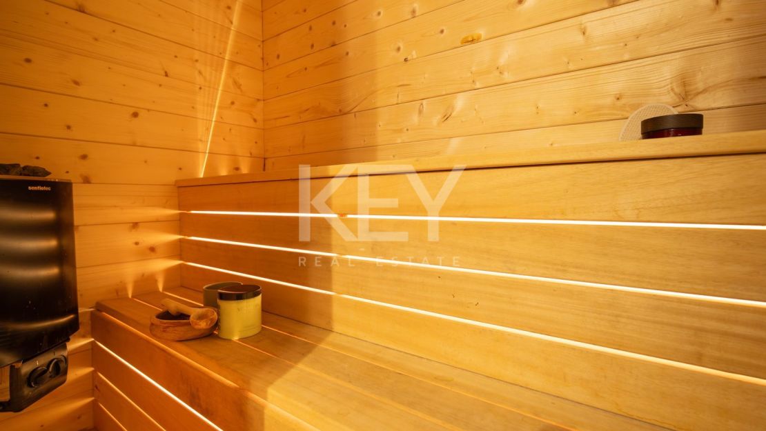 Стильный таунхаус с 4 спальнями — андалусская душа и нордическая элегантность на Золотой Миле Марбельи