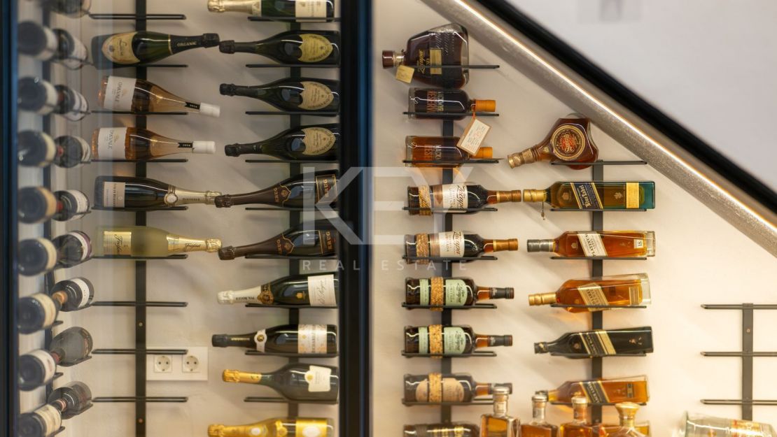 Стильный таунхаус с 4 спальнями — андалусская душа и нордическая элегантность на Золотой Миле Марбельи