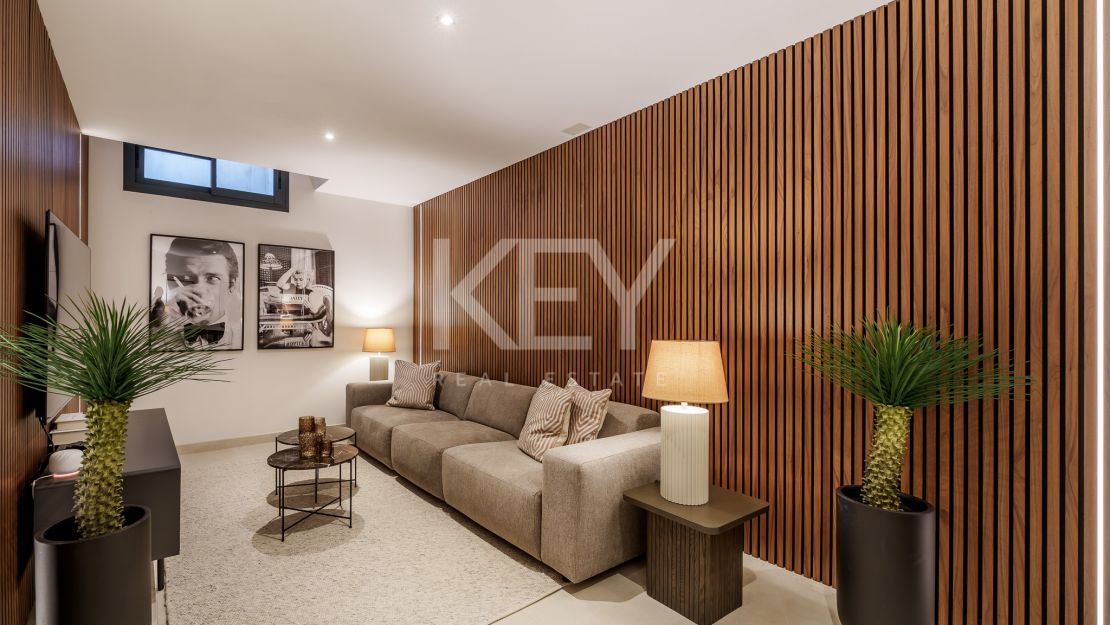 Moderna villa pareada a pasos de la playa en Banus Bay, Marbella