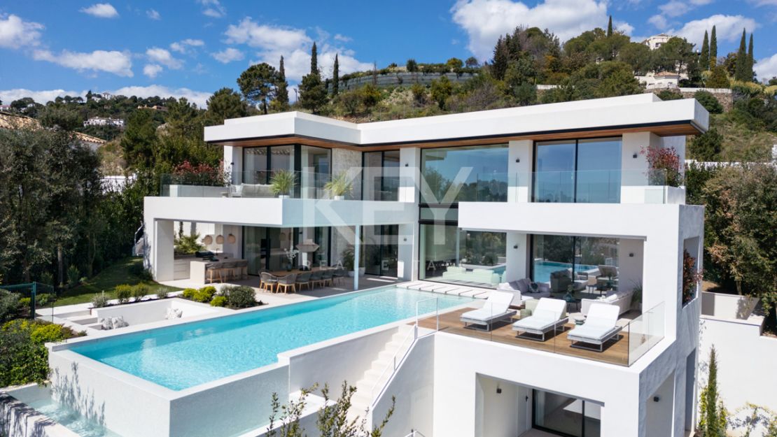 Obra maestra de nueva construcción: Villa con vistas al mar en Lomas de La Quinta, Benahavís