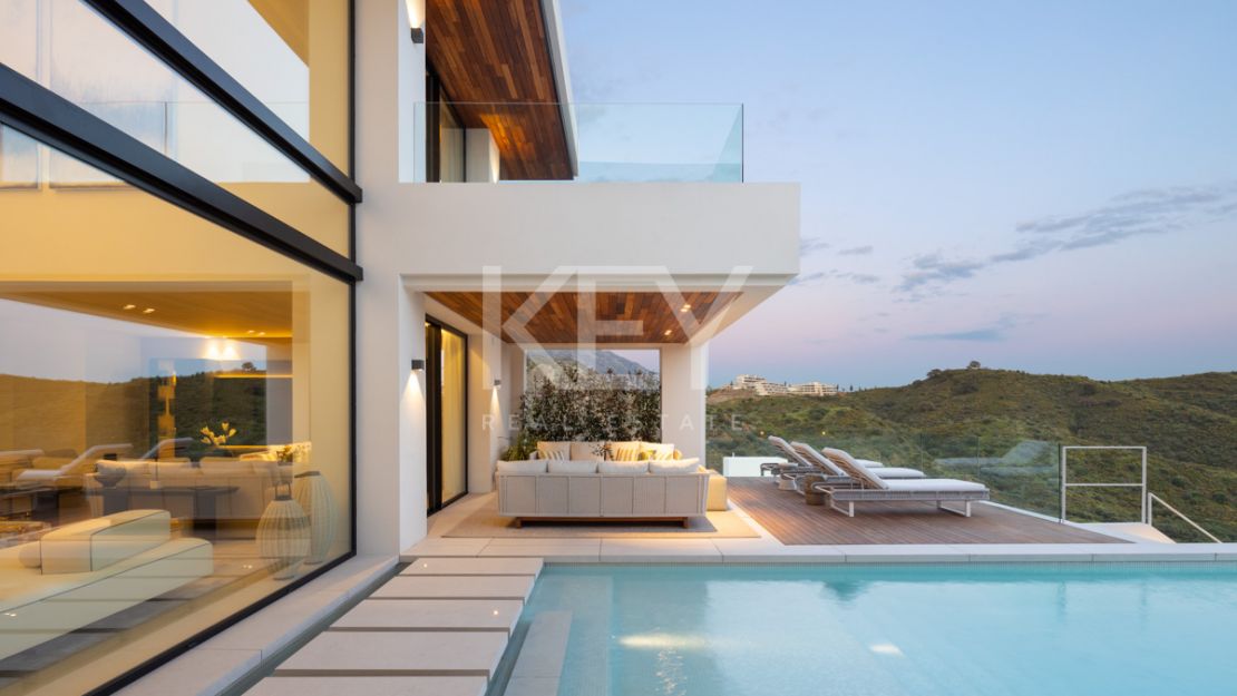 Obra maestra de nueva construcción: Villa con vistas al mar en Lomas de La Quinta, Benahavís