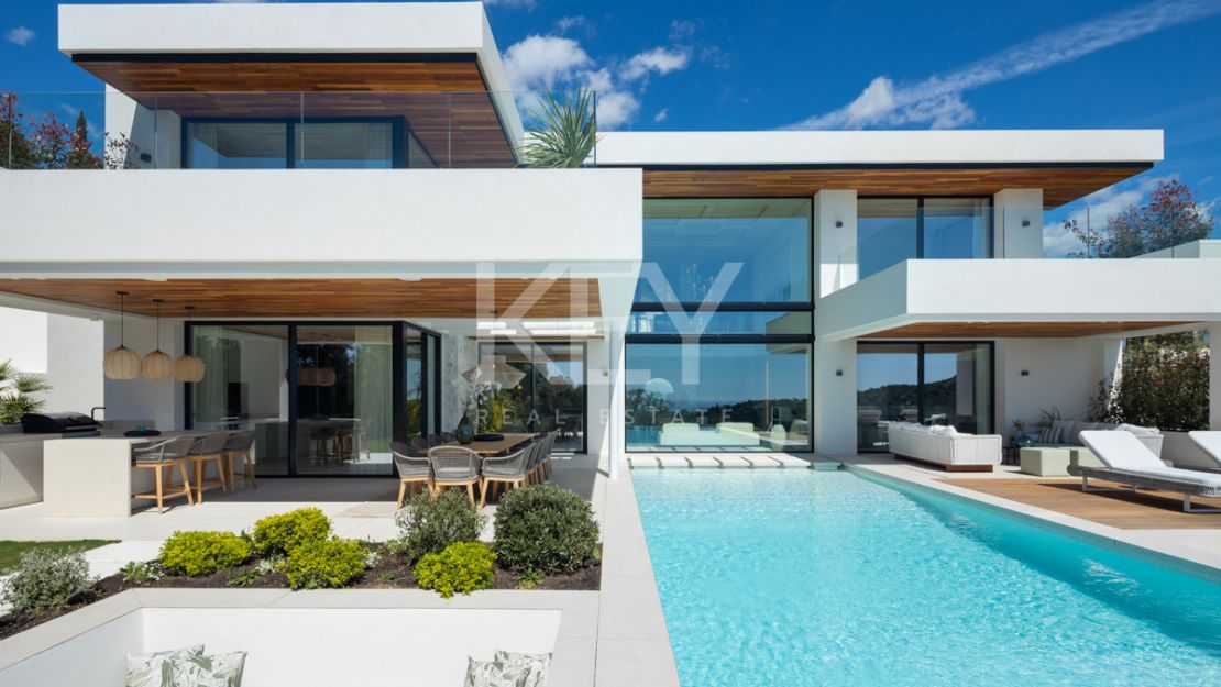 Obra maestra de nueva construcción: Villa con vistas al mar en Lomas de La Quinta, Benahavís