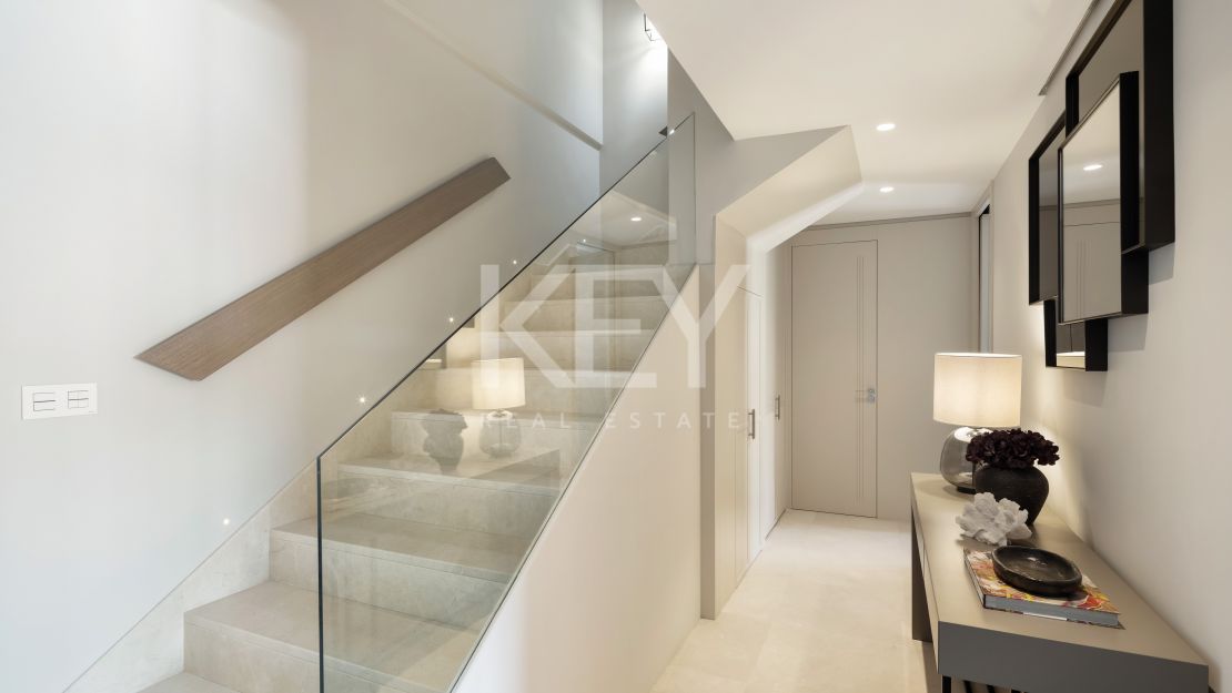 Изысканные двухуровневые апартаменты с дизайнерской отделкой в Monte Paraíso, Золотая Миля Марбельи