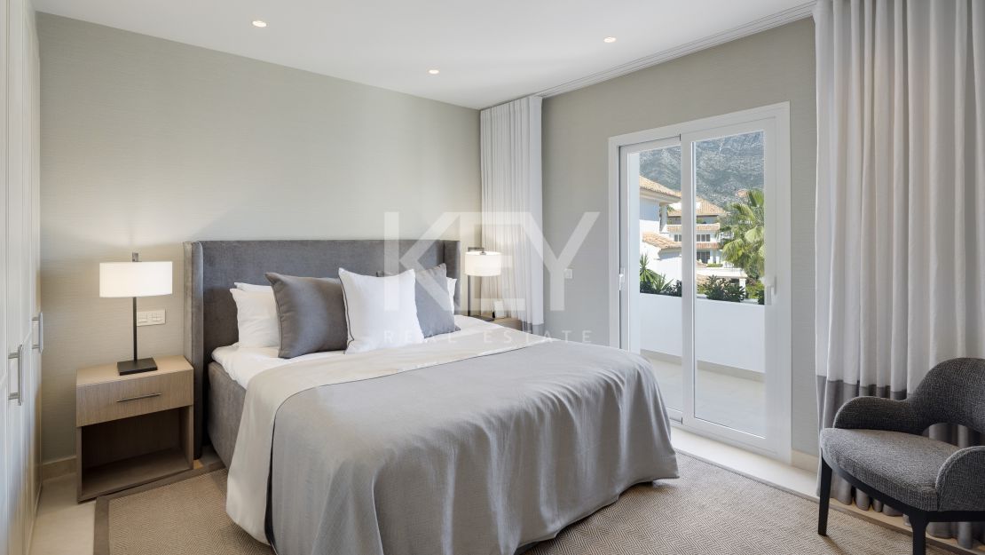 Изысканные двухуровневые апартаменты с дизайнерской отделкой в Monte Paraíso, Золотая Миля Марбельи