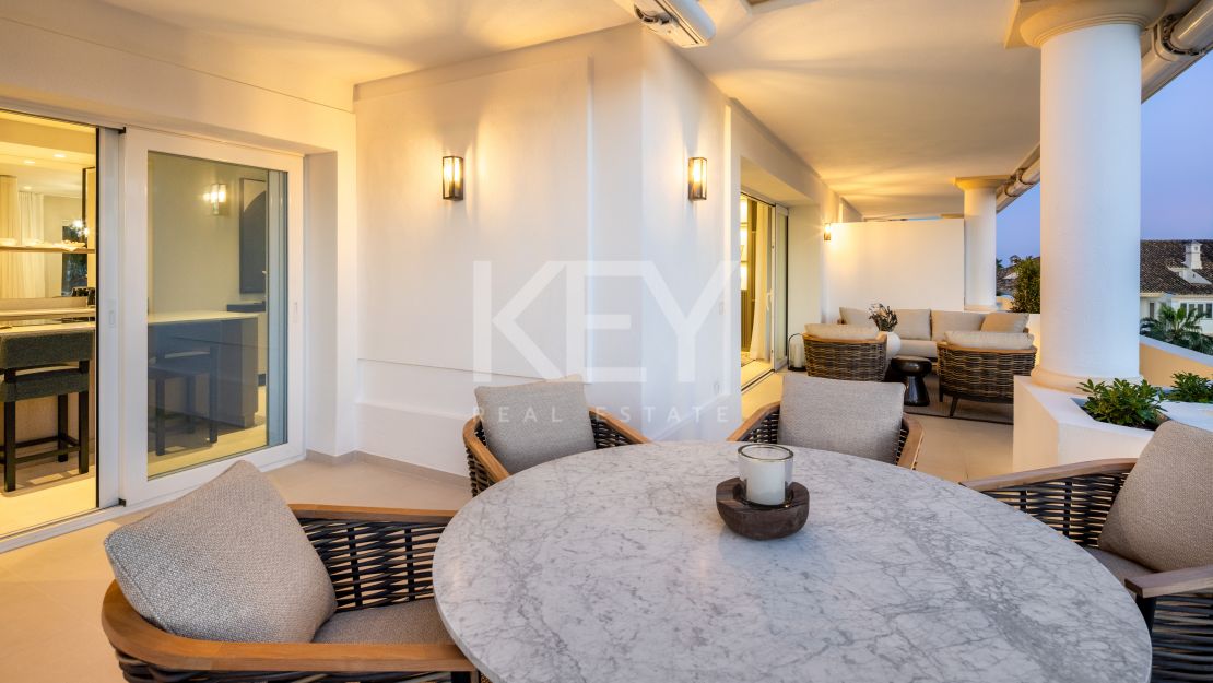 Изысканные двухуровневые апартаменты с дизайнерской отделкой в Monte Paraíso, Золотая Миля Марбельи