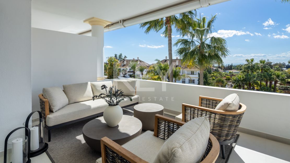 Изысканные двухуровневые апартаменты с дизайнерской отделкой в Monte Paraíso, Золотая Миля Марбельи