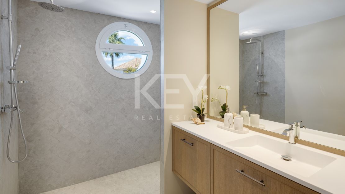 Изысканные двухуровневые апартаменты с дизайнерской отделкой в Monte Paraíso, Золотая Миля Марбельи