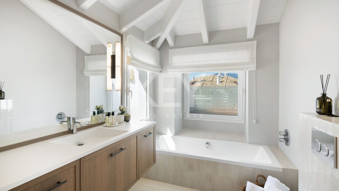 Изысканные двухуровневые апартаменты с дизайнерской отделкой в Monte Paraíso, Золотая Миля Марбельи