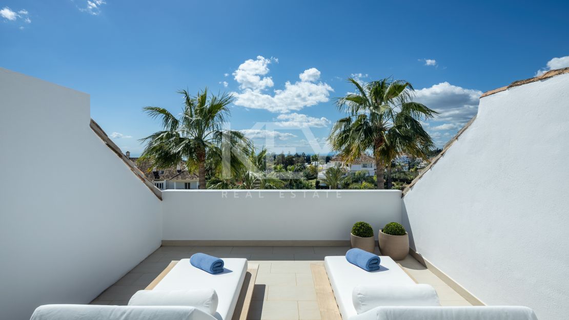 Изысканные двухуровневые апартаменты с дизайнерской отделкой в Monte Paraíso, Золотая Миля Марбельи