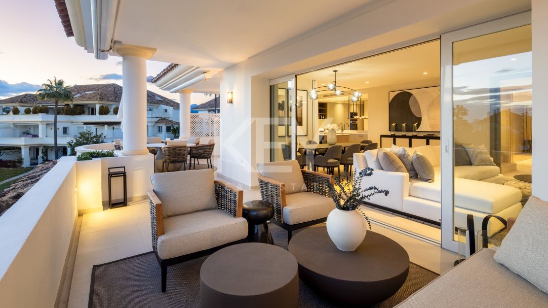 Изысканные двухуровневые апартаменты с дизайнерской отделкой в Monte Paraíso, Золотая Миля Марбельи