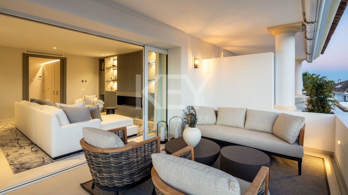 Изысканные двухуровневые апартаменты с дизайнерской отделкой в Monte Paraíso, Золотая Миля Марбельи