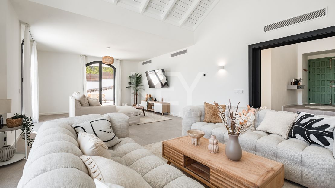 Elegante Villa reformada con vistas al mar en El Madroñal, Benahavís