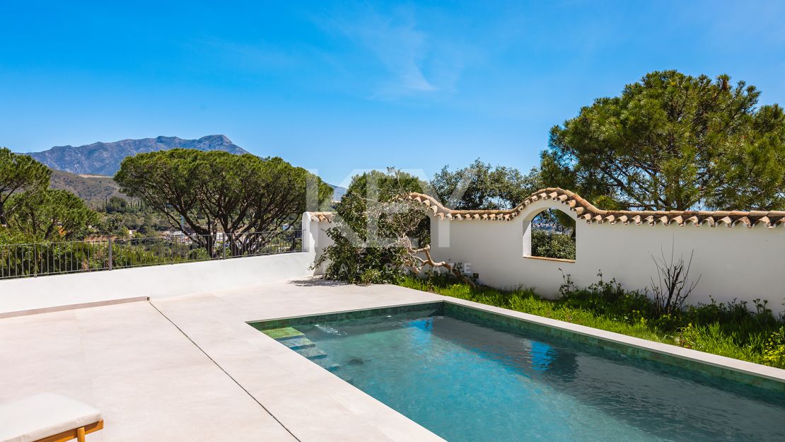 Elegante Villa reformada con vistas al mar en El Madroñal, Benahavís