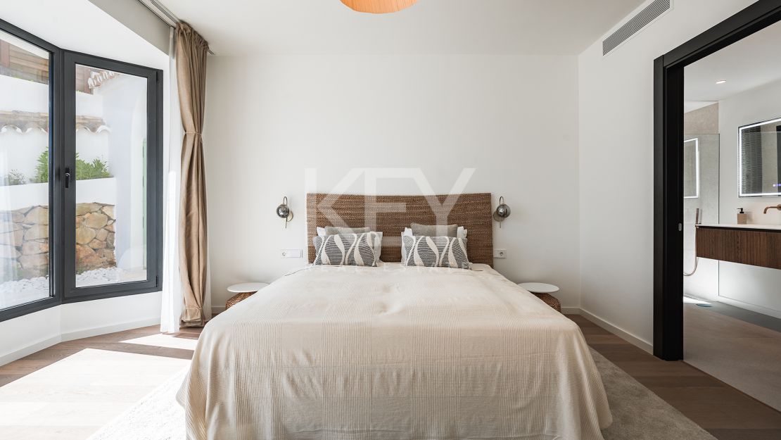 Elegante Villa reformada con vistas al mar en El Madroñal, Benahavís