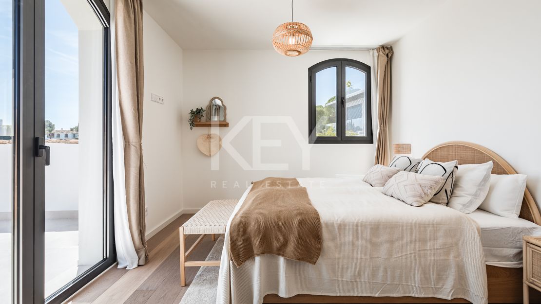 Elegante Villa reformada con vistas al mar en El Madroñal, Benahavís