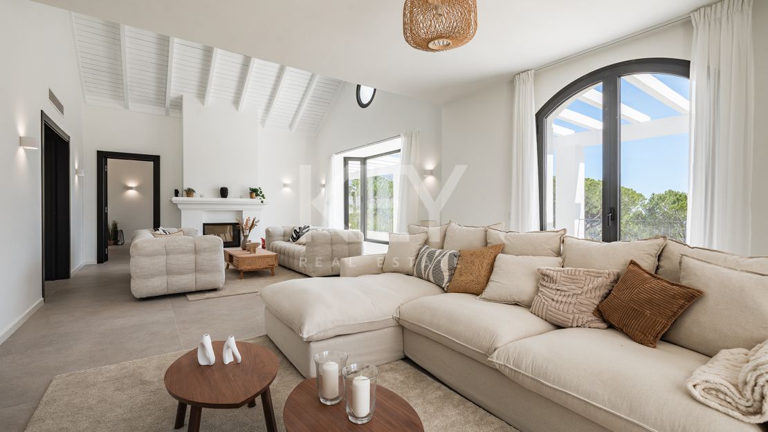 Elegante Villa reformada con vistas al mar en El Madroñal, Benahavís